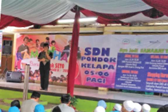 Kak Seto memberikan ceramah pendidikan dan cara mangasuh anak di SDN Pondok Kelapa 5 Pagi.