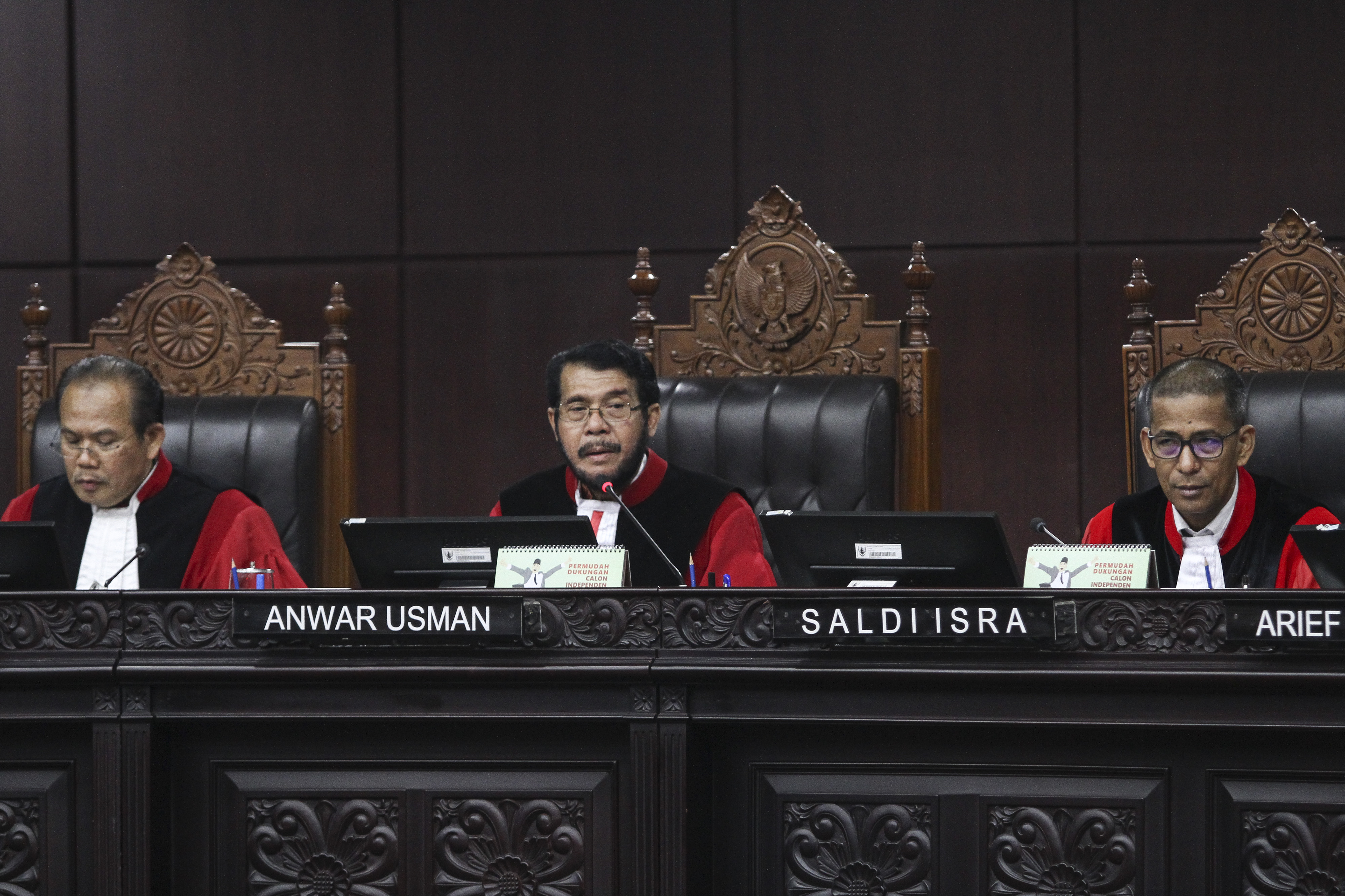 Para hakim Mahkamah Konstitusi akan membacakan putusan sengketa Pilpres pada Jumat (28/6). 