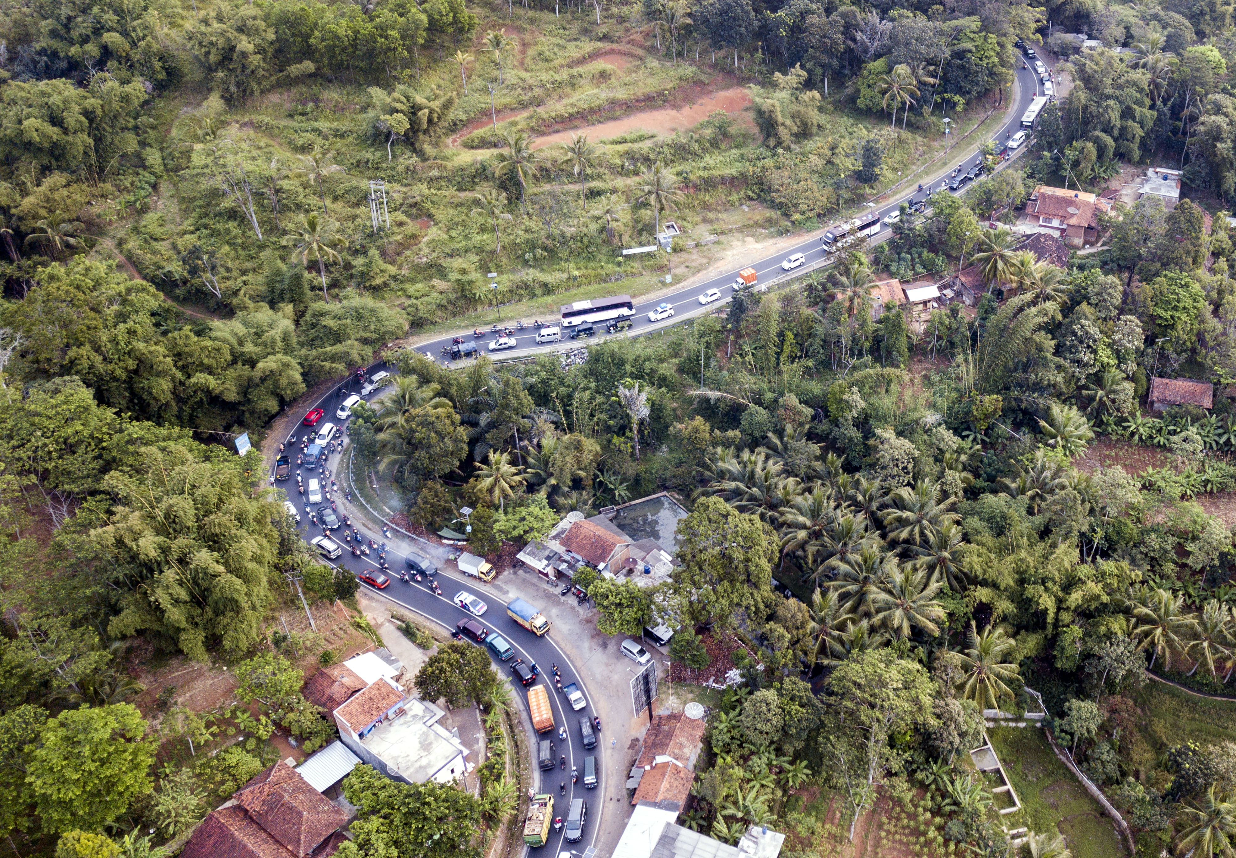  Lingkar Gentong Macet, Volume Kendaraan Naik 50%