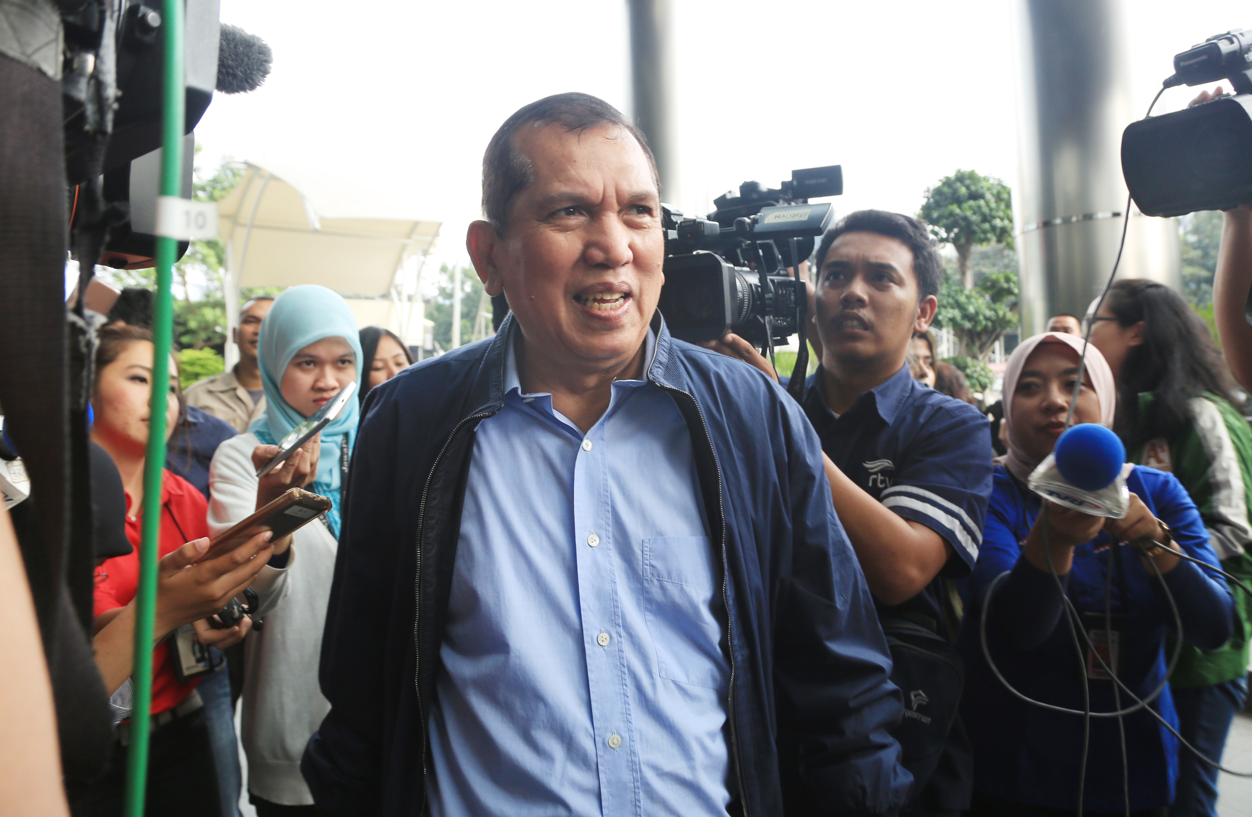 mantan Ketua Komisi II DPR RI Chairuman Harahap di gedung KPK