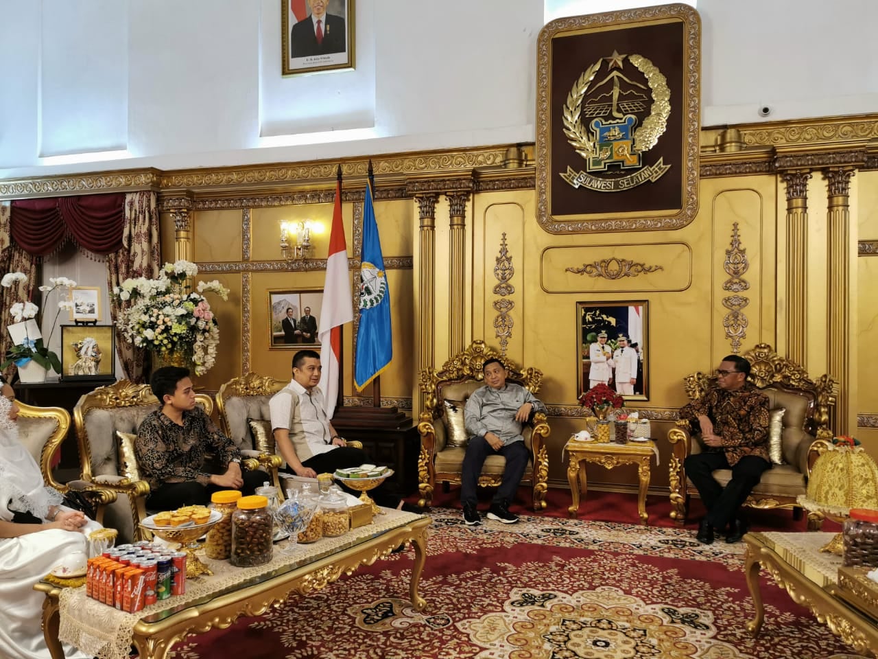 Gubernur Sulsel, Nurdin Abdullah menerima keluarga Kalla dan Aksa dalam suasana lebaran, Sabtu (8/6)