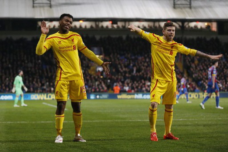 Daniel Sturridge (kiri) dan Alberto Moreno