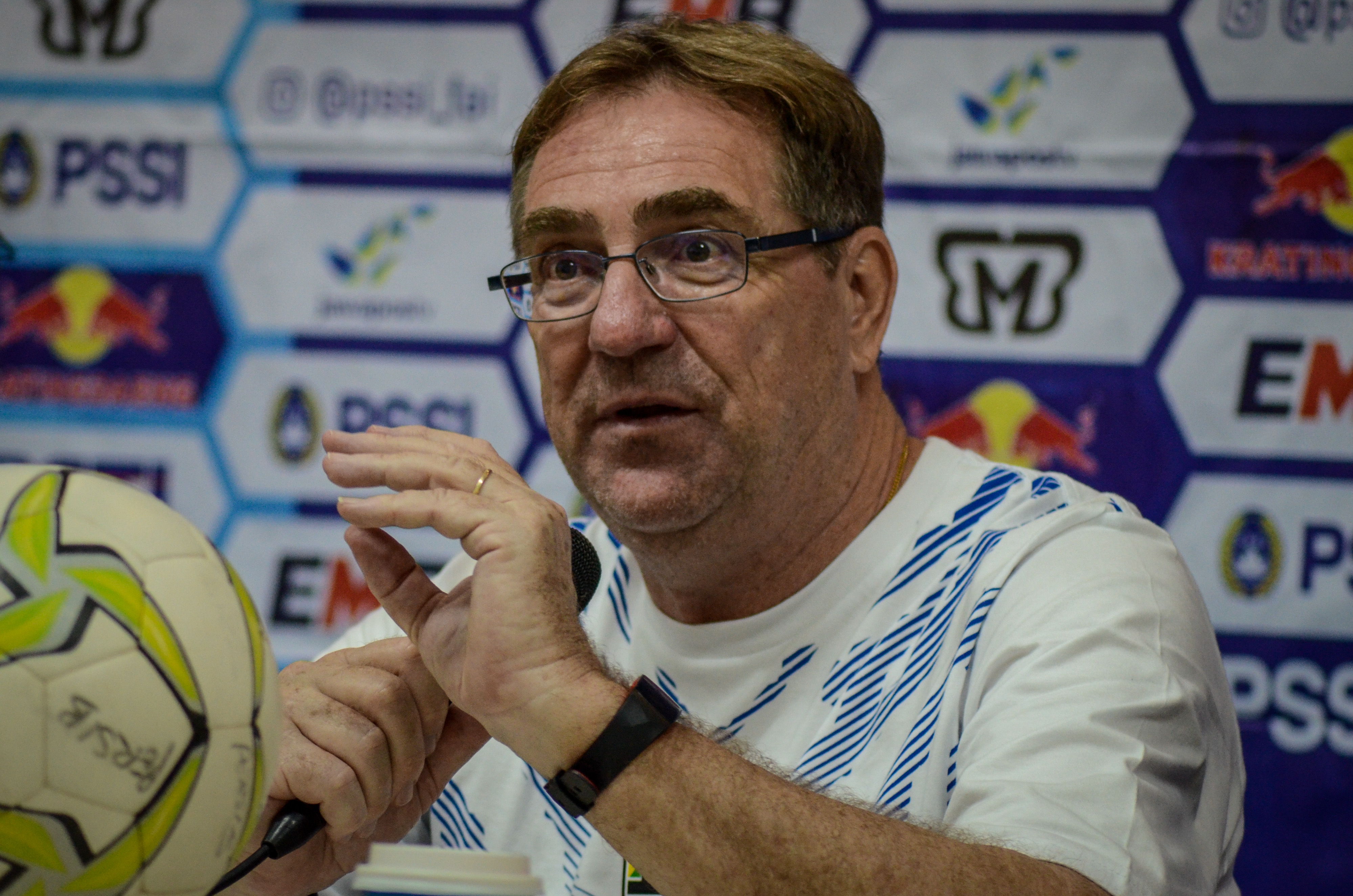 Pelatih Persib Bandung Robert Rene Alberts