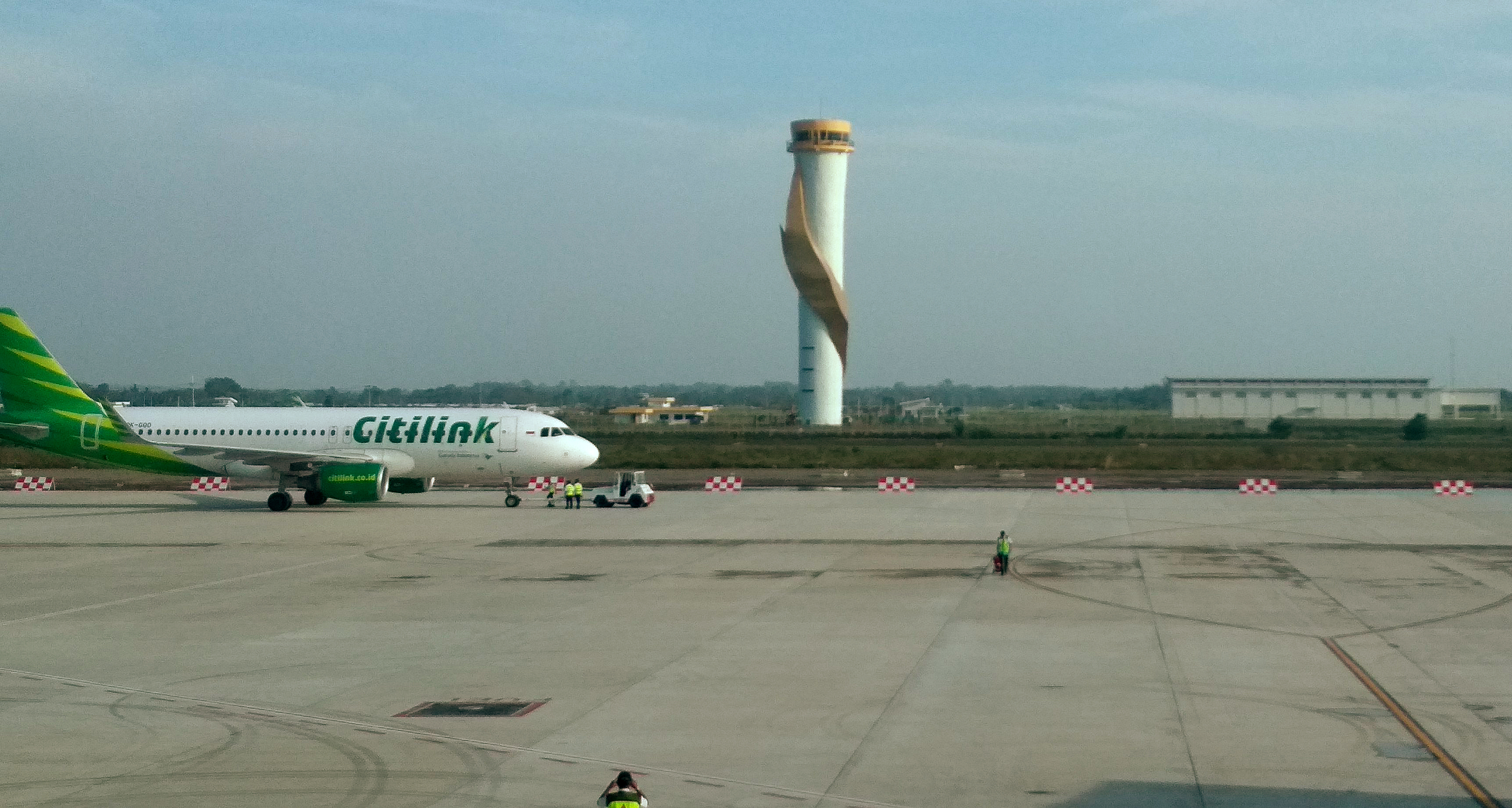 Pesawat Citilink mendarat di Bandara Internasional Jawa Barat (BIJB) Kertajati, Kabupaten Majalengka