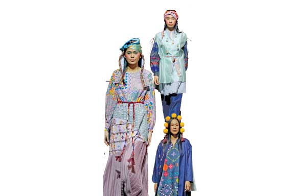 koleksi terbaru Happa, duo desainer Mel Ahyar dan Andien menyelipkan pesan perdamaian lewat motif dari kisah persaudaraan