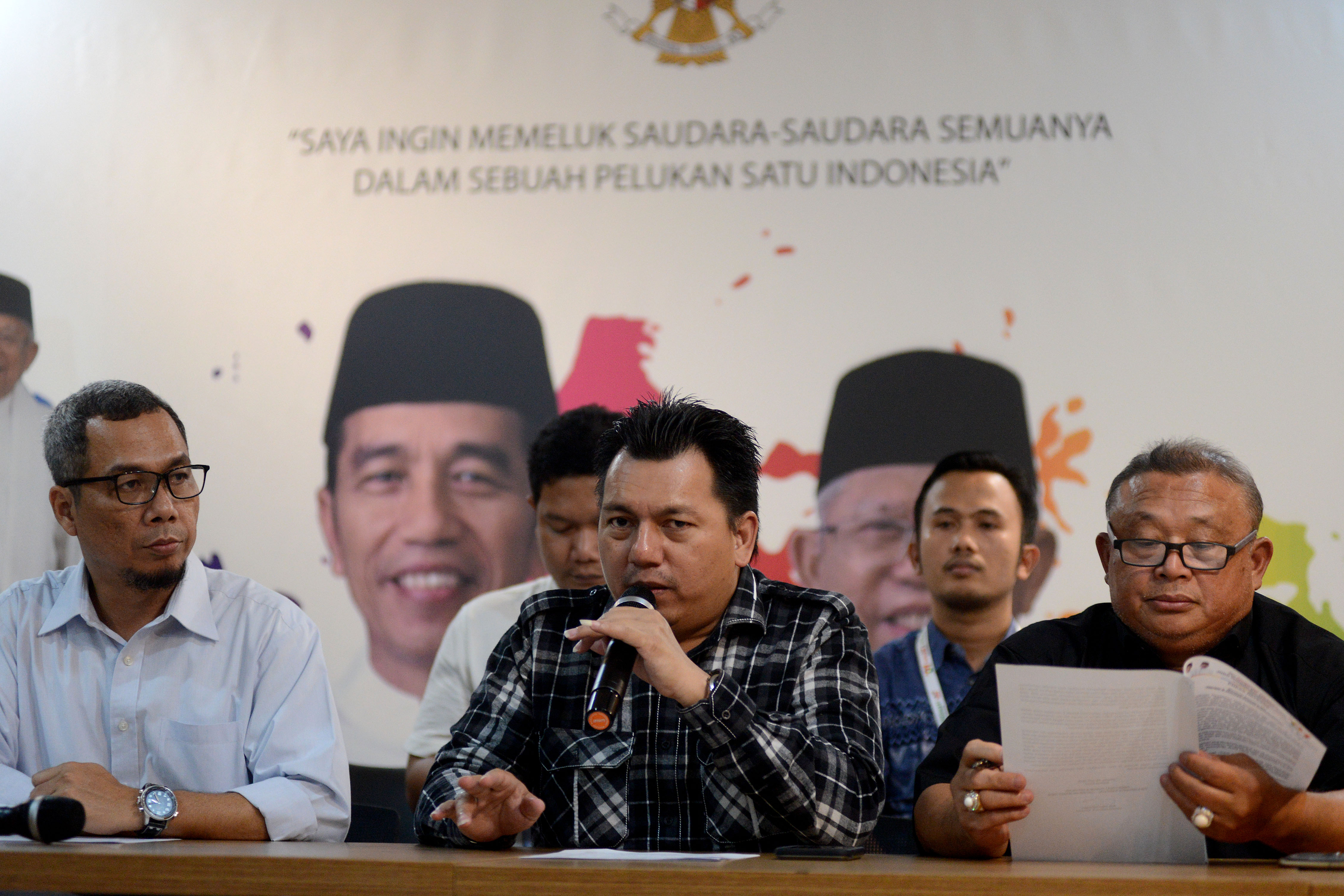 TKN Jokowi-Amin memberikan keterangan pers jelang putusan MK