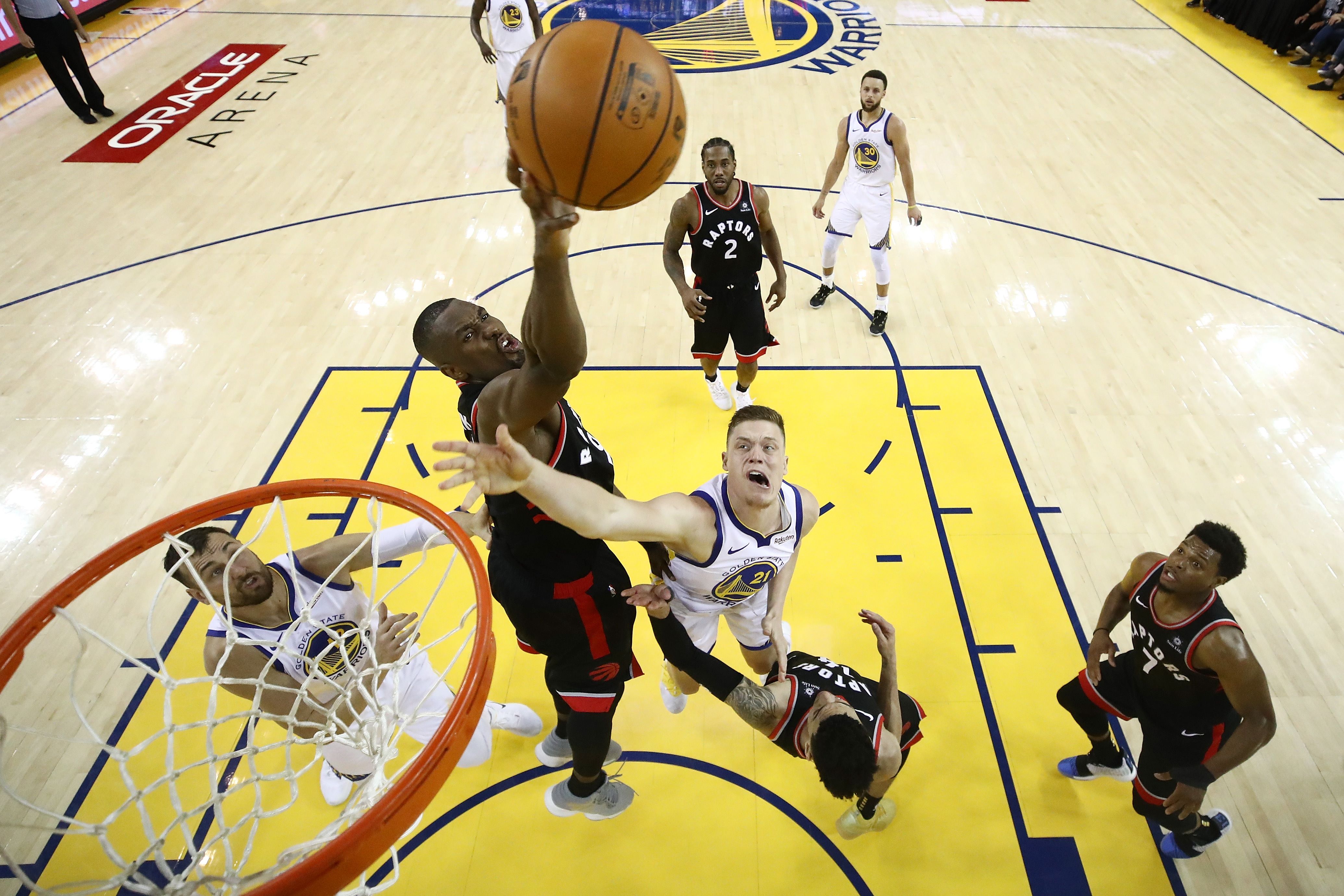 Laga antara Toronto Raptors dan Golden State Warriors