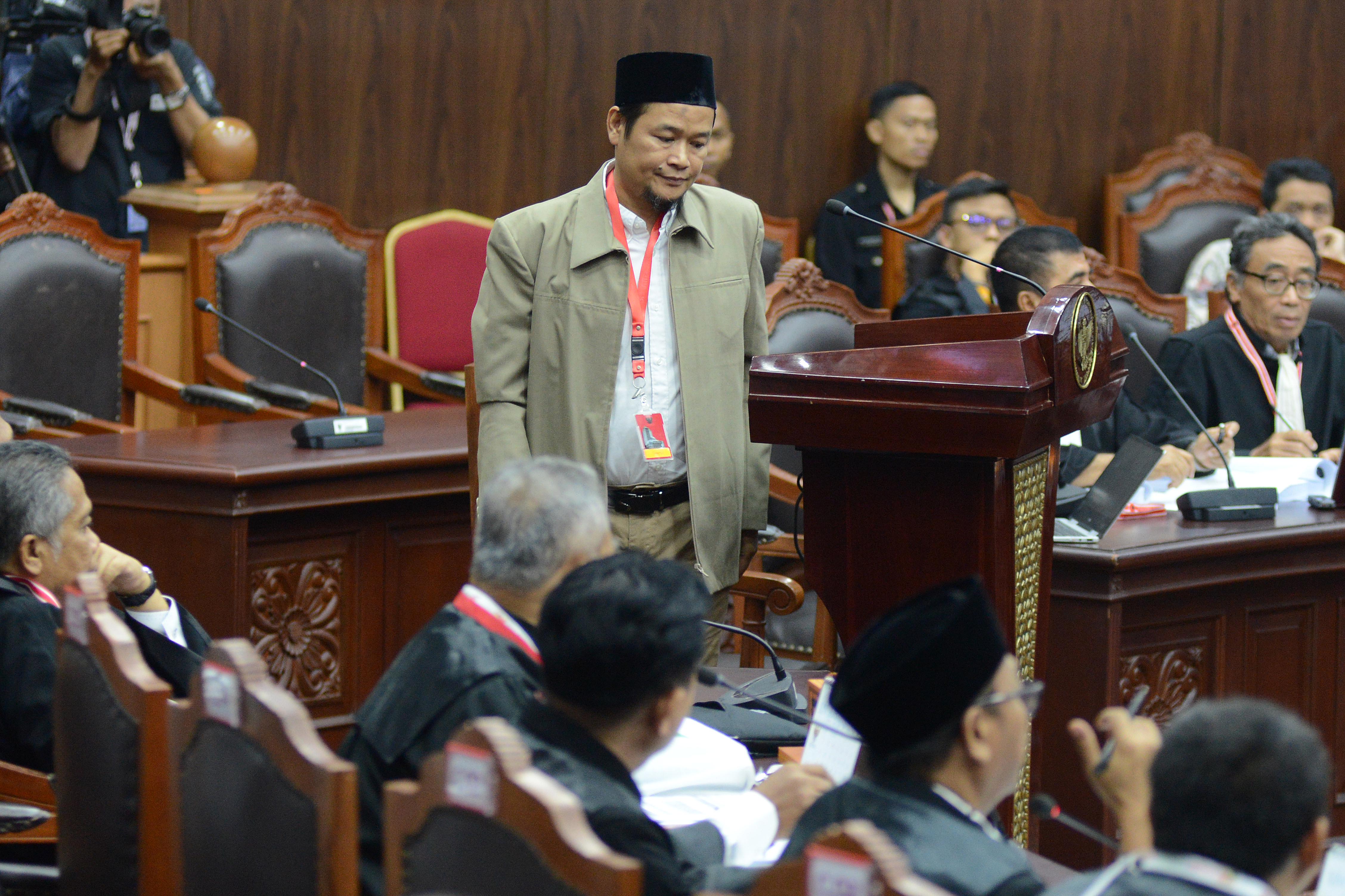 Saksi yang dihadirkan tim Prabowo-Sandiaga, Agus Maksum. 