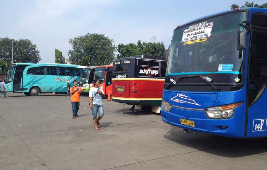 Suasana di Terminal Kalideres.
