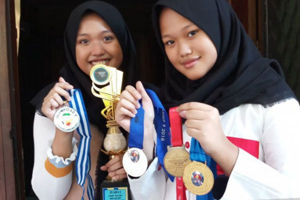  Al Uyuna Galuh Cintania dan Al Uyuna Galuh Cantika 