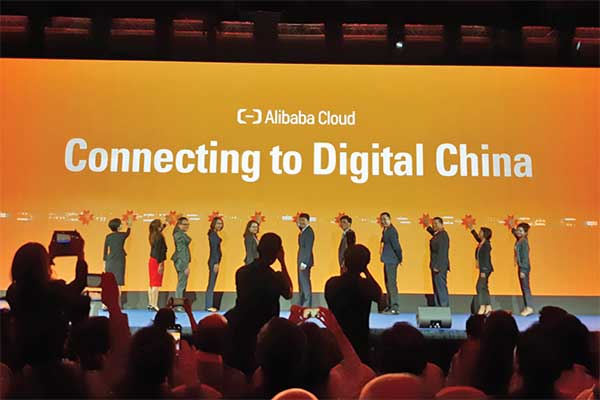 Suasana peluncuran sepuluh produk dan fi tur baru Alibaba Cloud di acara Alibaba Cloud APAC Summit 2019 pada akhir Mei silam di Singapura.