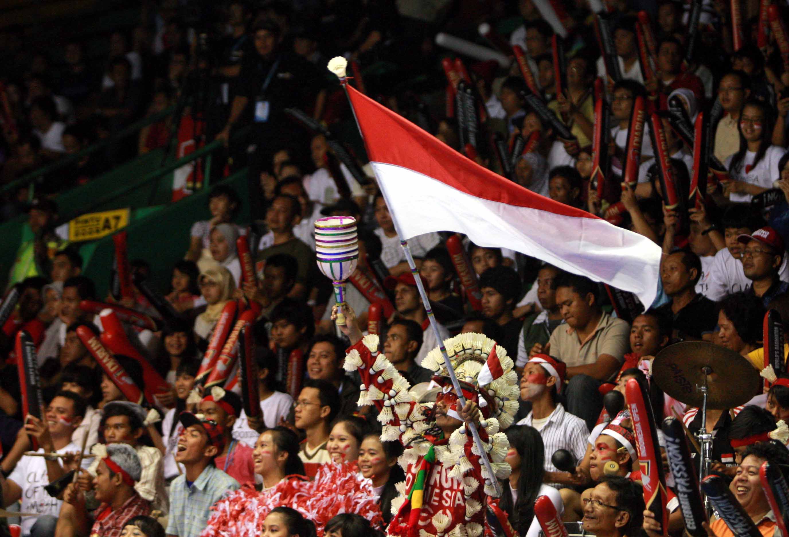 Penonton bulu tangkis di Istora Senayan, Jakarta.