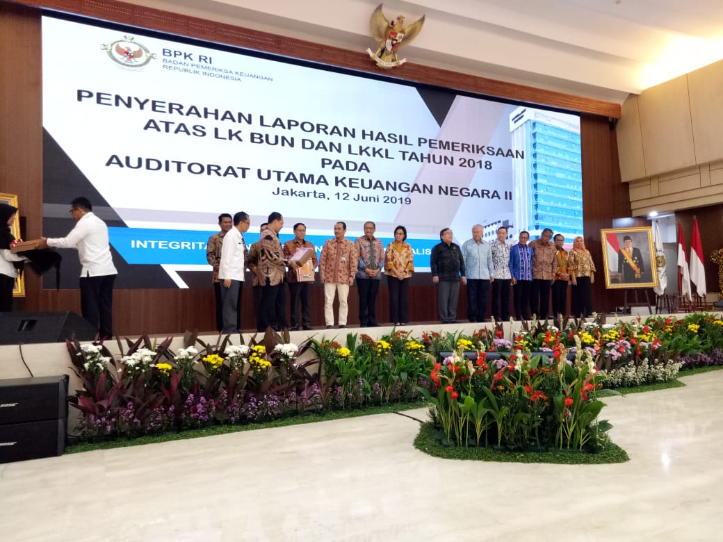 Penyerahaan LKPP dengan opini WTP dari BPK ke Pemerintah Indonesia