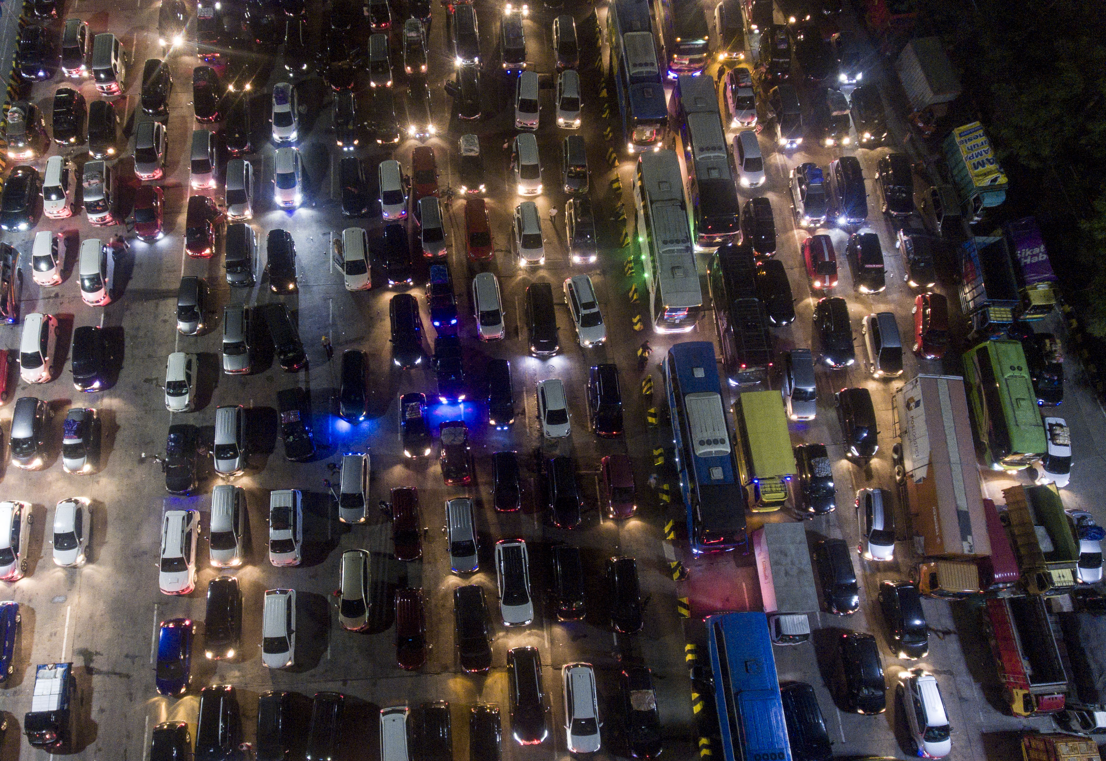 Foto udara kendaraan pemudik tujuan Sumatra