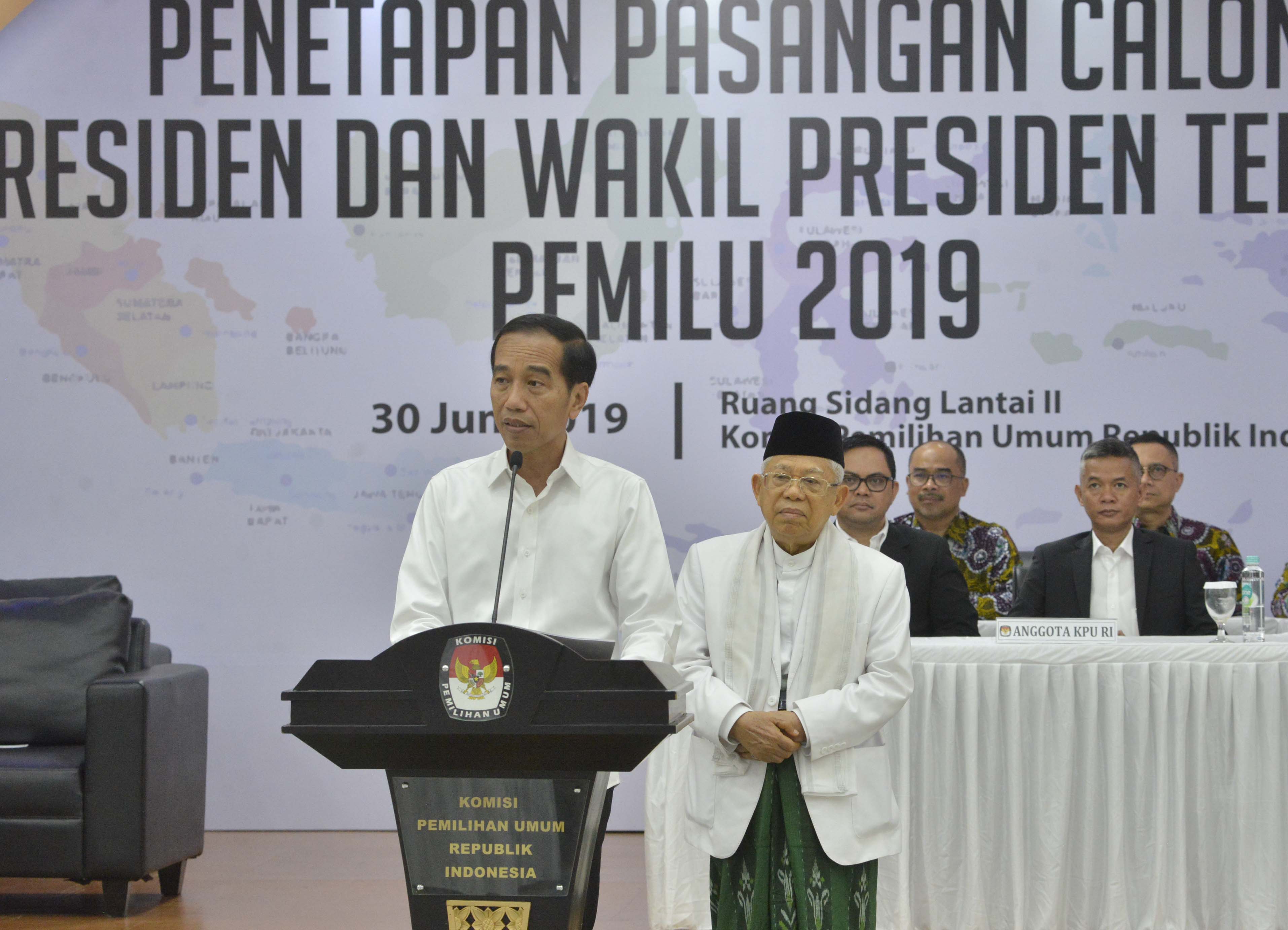  Pasangan Calon Presiden dan Calon Wakil Presiden nomor urut 01 Joko Widodo (kiri) dan Ma'ruf Amin (kanani)