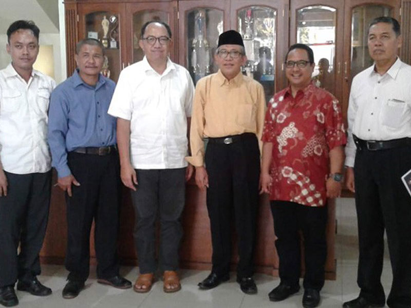 Yayasan Dharma Bakti Lestari bersama Universitas Islam Nahdlatul Ulama (Unisnu) Jepara di Ruang Rektor Unisnu Jepara, Jawa Tenga.