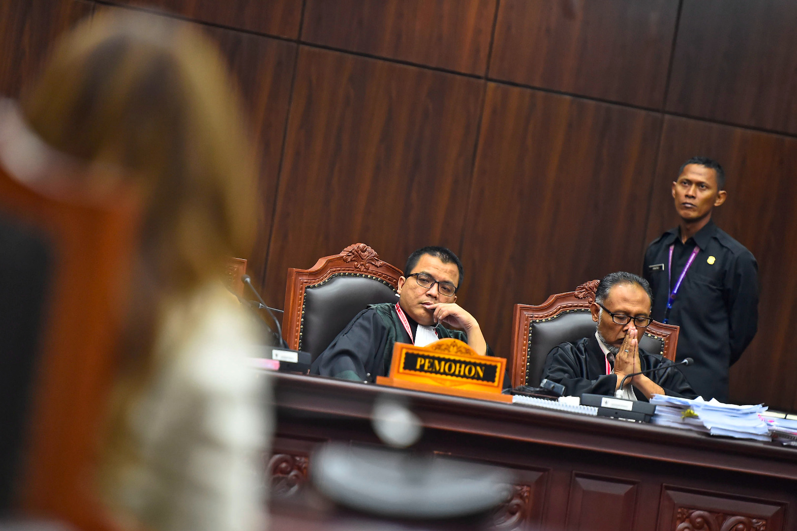 Tim kuasa hukum pasangan calon presiden dan calon wakil presiden nomor urut 02 Bambang Widjojanto (kanan) dan Denny Indrayana (kiri) 