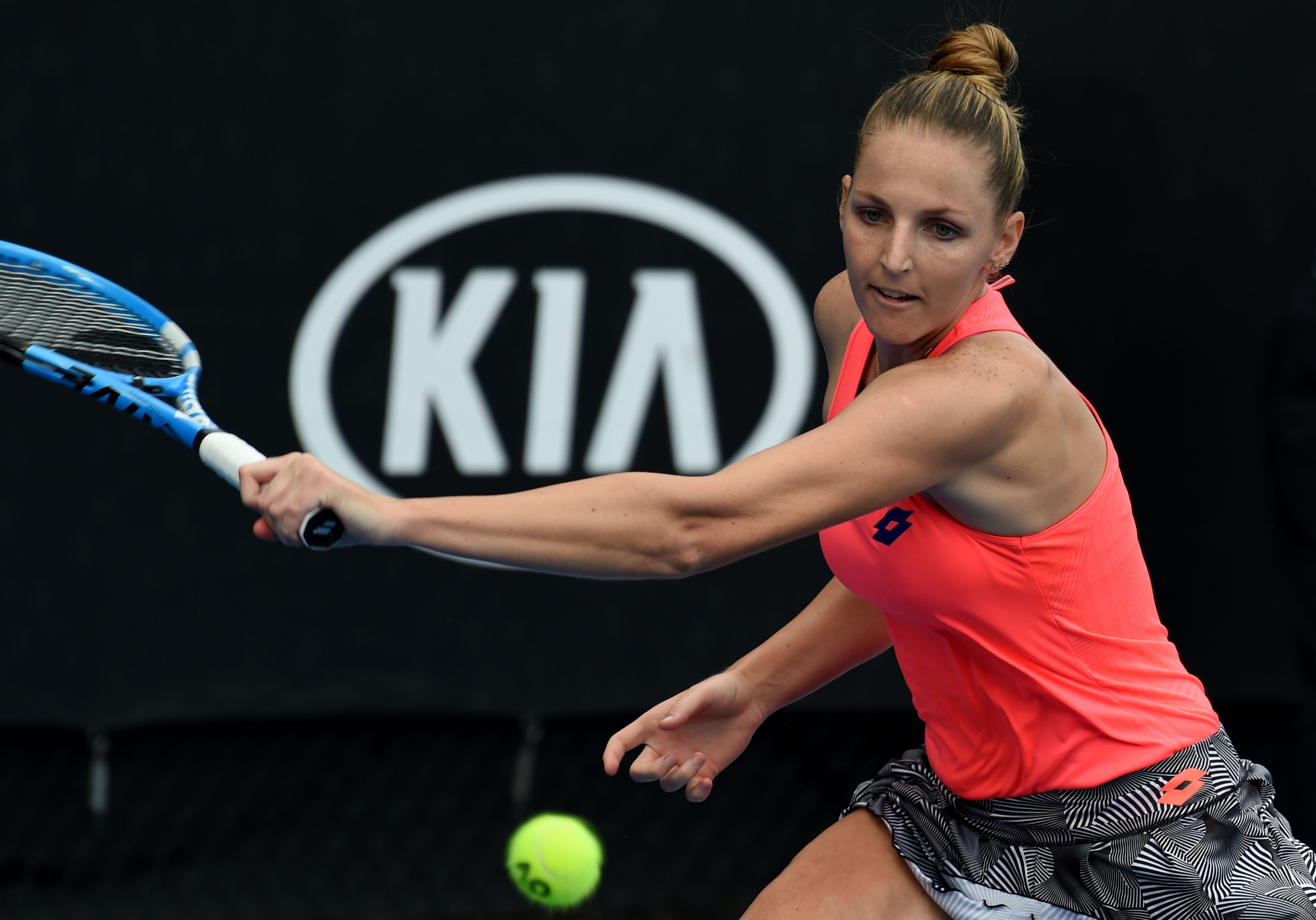 Petenis Republik Ceko Kristyna Pliskova berhasil melaju ke babak 16 besar di Birmingham Classic 2019.