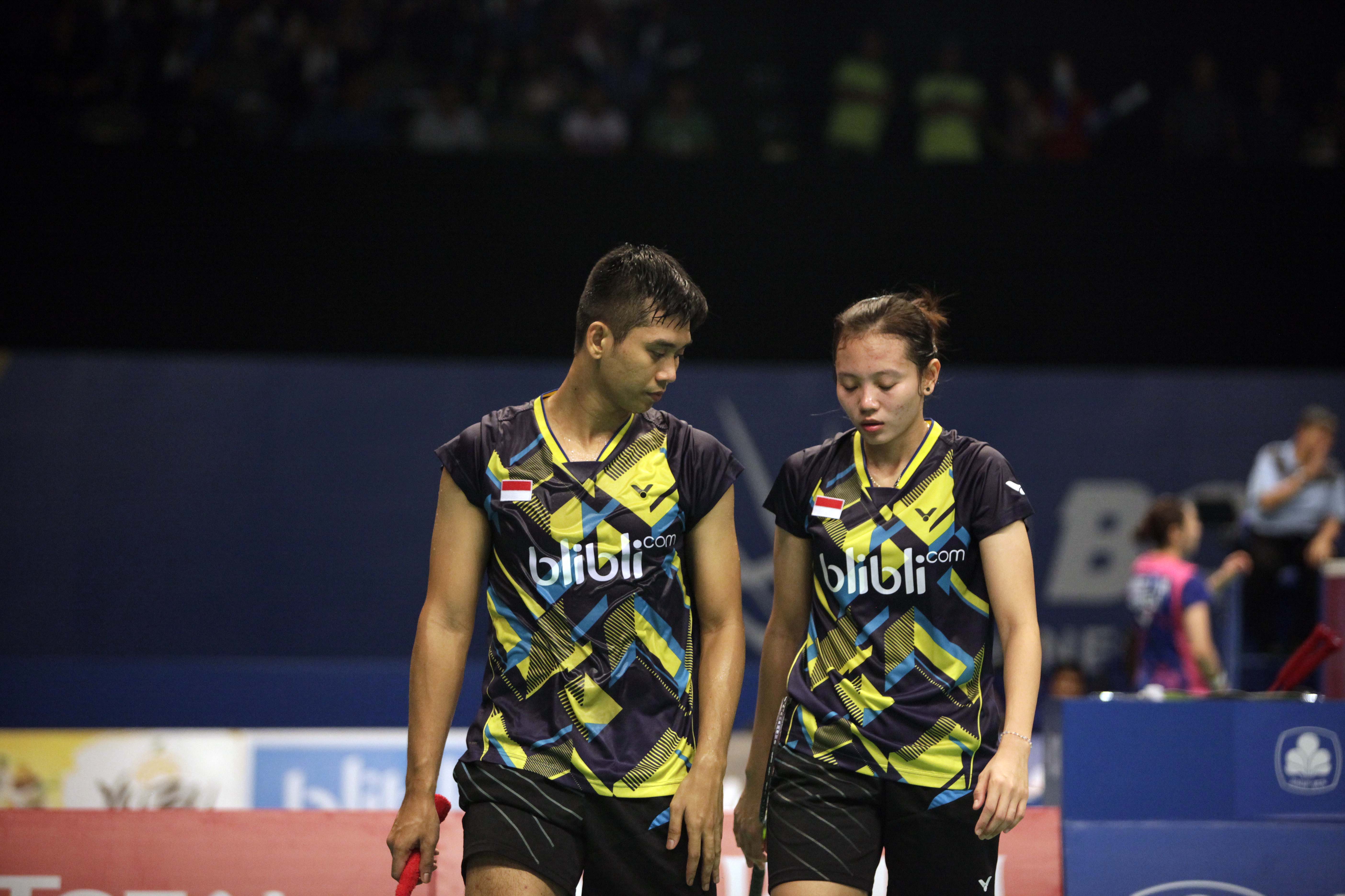 Annisa Saufika (kanan)