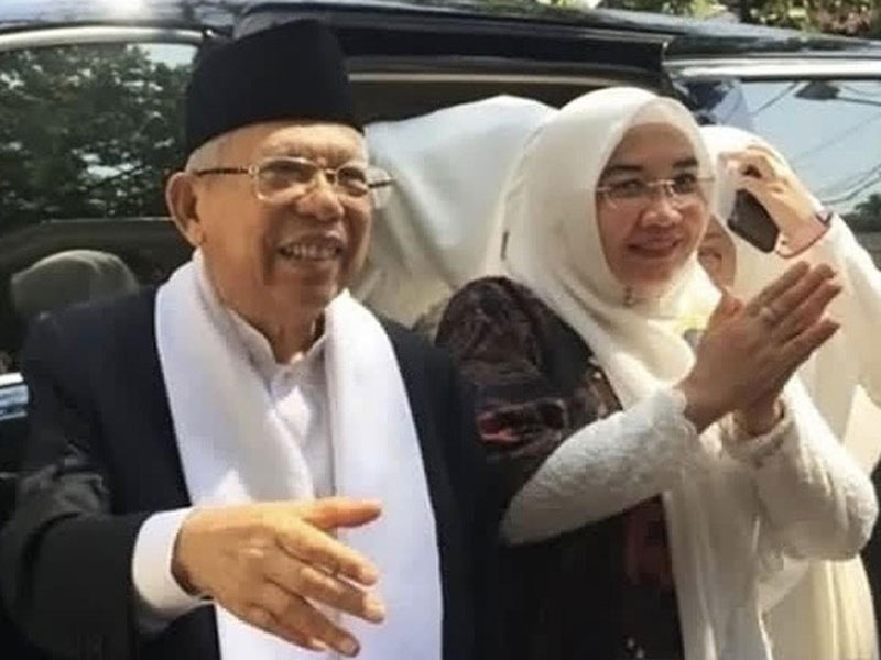Cawapres Ma'ruf Amin dan istri saat tiba di Rumah Situbondo, Kawasan Menteng, Jakarta Pusat, Rabu (5/6/2019).