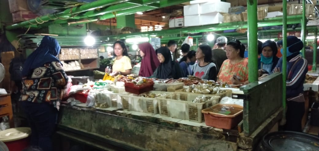 Pasar tradisional menjelang hari raya Idul Fitri