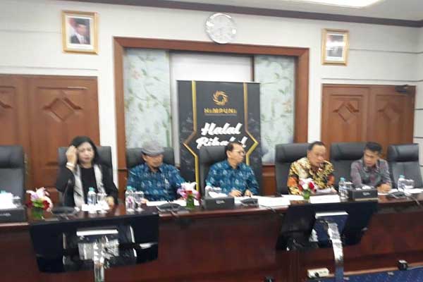 Pernyataan sikap Organisasi Alumni Perguruan Tinggi Negeri Indonesia (Himpuni) yang dibacakan Koordinator Presidium III Himpuni, Maryono