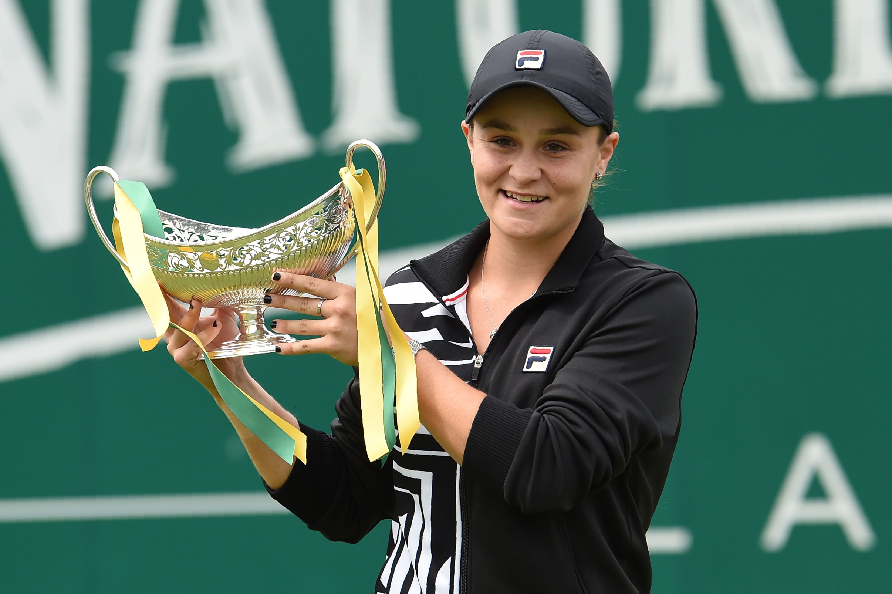Ashleigh Barty usai menjadi juara di Birmingham.