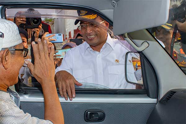 Menteri Perhubungan Budi Karya Sumadi  di ruas jalan tol Cikampek Utama, Karawang, Jawa Barat, Jumat (7/6/2019). 