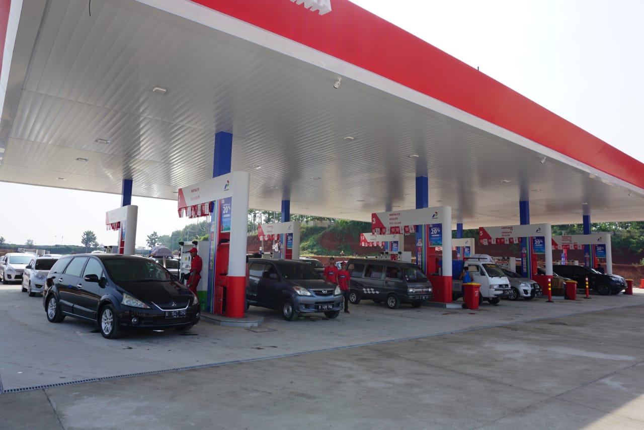 SPBU di ruas tol Trans Jawa
