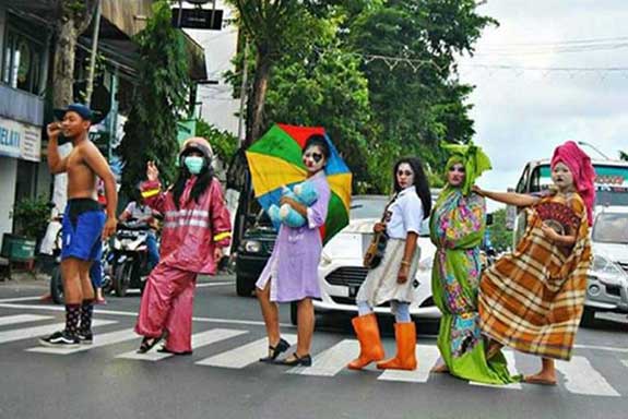 Hati-Hati, Swafoto di Tengah Jalan Bisa Dipenjara Tiga Bulan