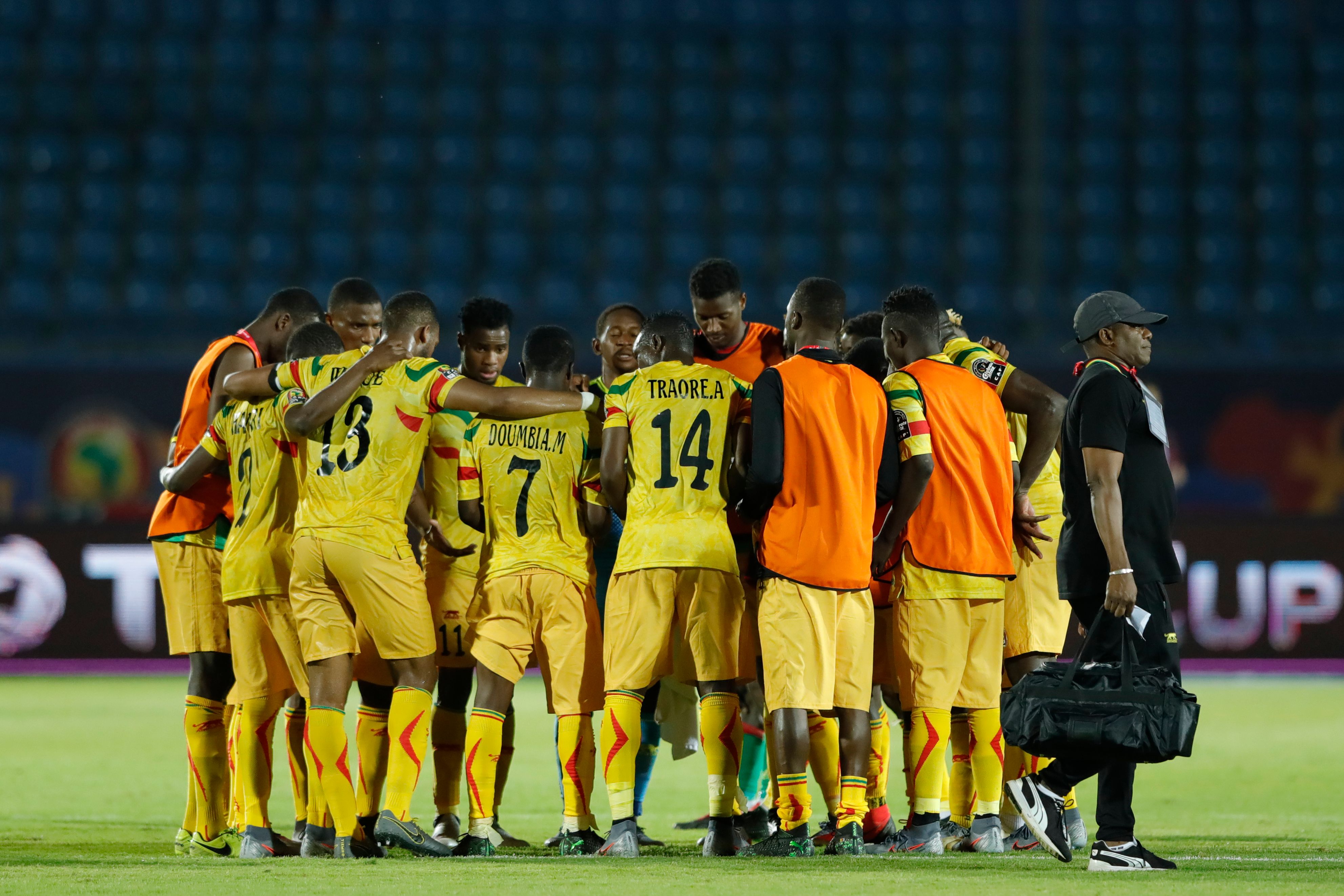 Para pemain Mali merayakan kemenangan mereka atas Mauritania di ajang Piala Afrika