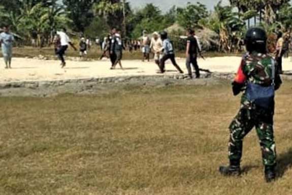 Bentrokan antarperguruan silat di Kelurahan Naibonat, Kecamatan Kupang Timur, Kabupaten Kupang menewaskan satu orang. 