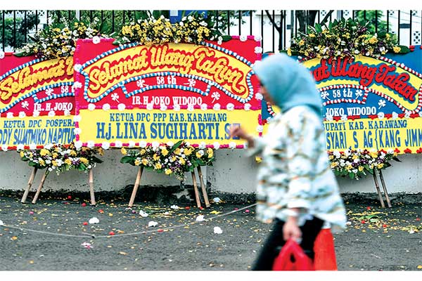 Karangan bunga ucapan selamat ulang tahun untuk Presiden Joko Widodo di Kompleks Istana Kepresidenan, Jakarta, kemarin