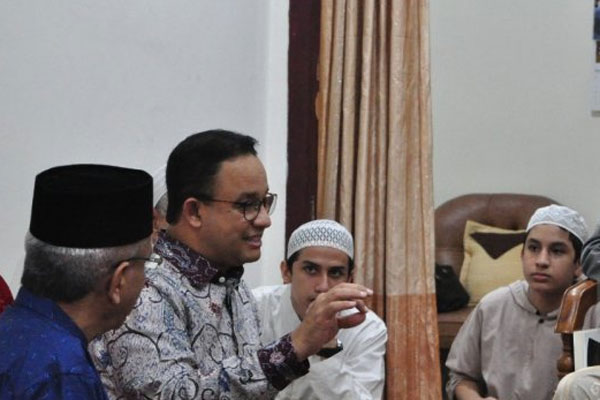 Gubernur DKI Jakarta Anies Baswedan silaturahim ke Cucu Pendiri Pendidikan Alkhairaat Habib Sayyid Idrus Bin Salim Aljufri (Guru Tua) 
