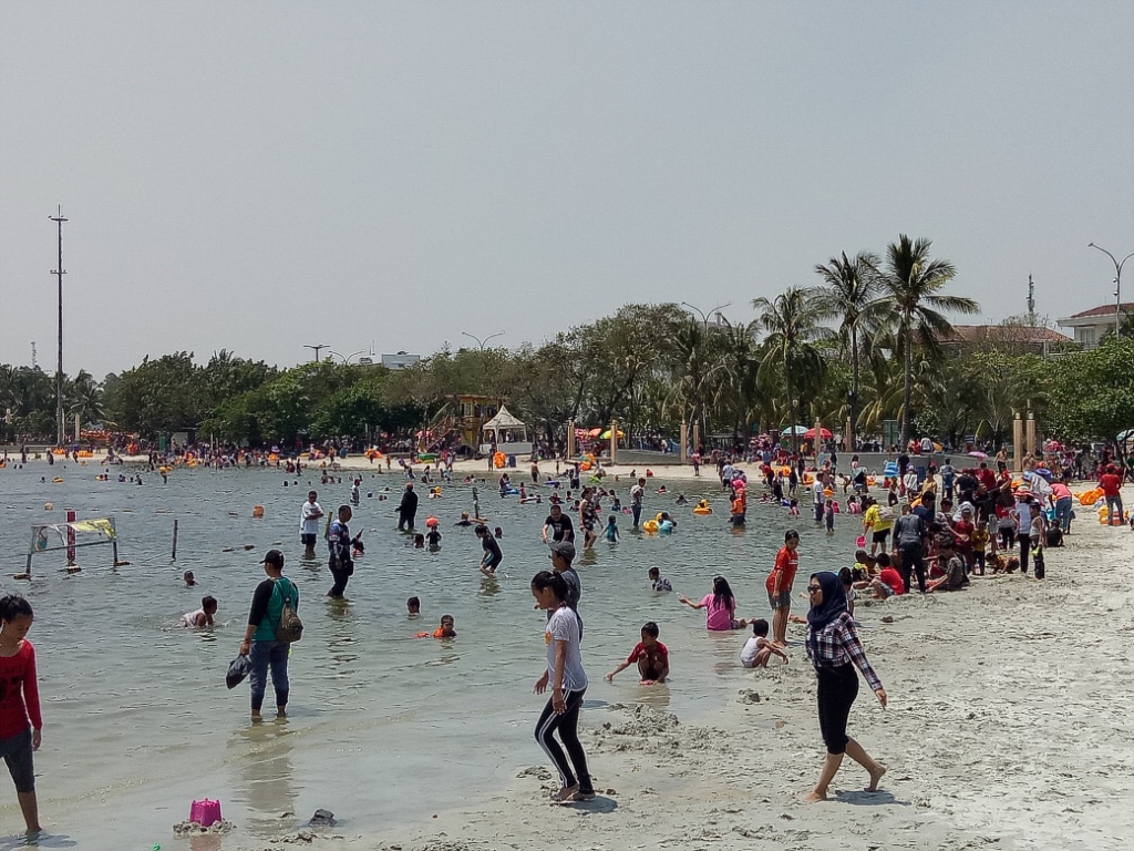 Pantai Ancol.
