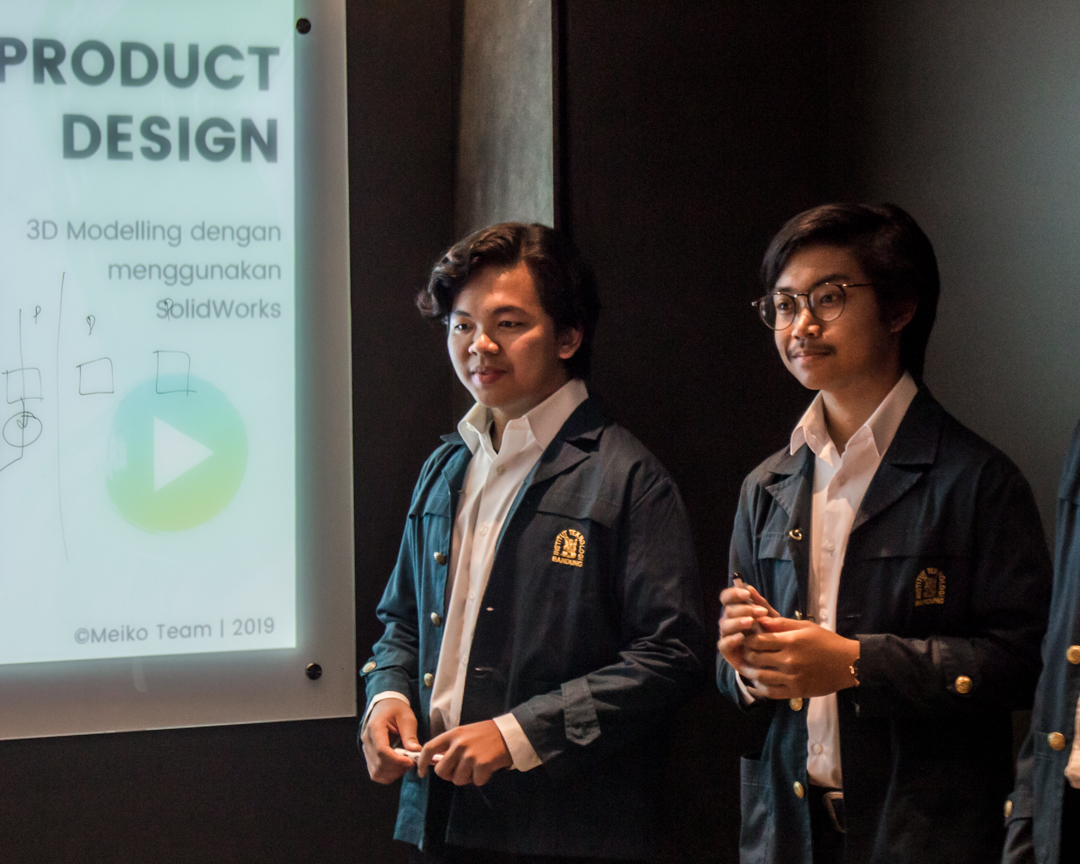 Mahasiswa dalam kompetisi inovasi Modena