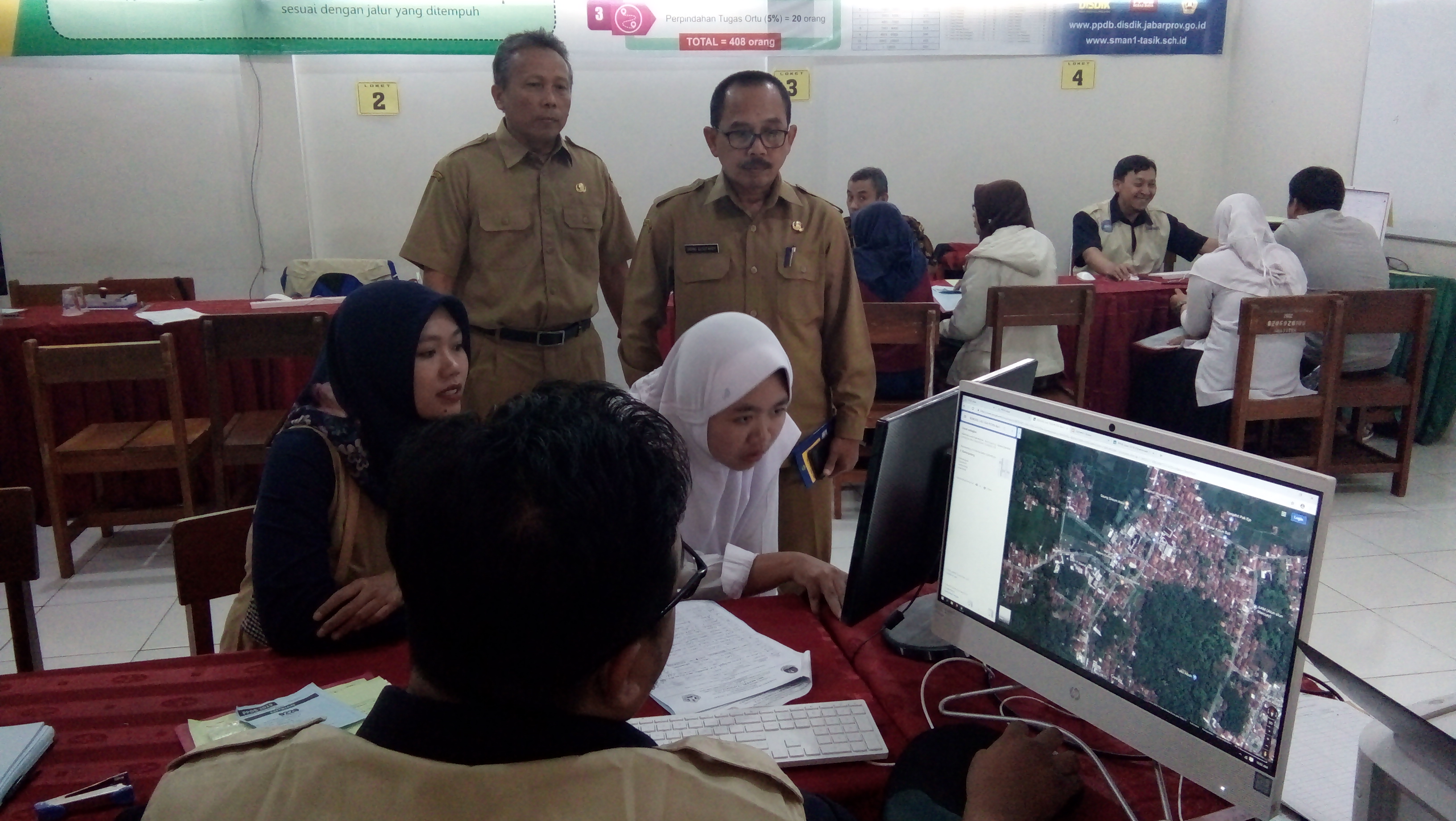 Penerimaan anak didik baru di Bali masih rawan nepotisme, sehingga Ombudsman Bali meminta semua pihak menandatangani pakta integritas.