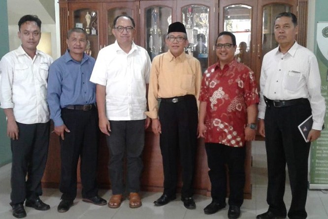  Yayasan Dharma Bakti Lestari bersama Universitas Islam Nahdlatul Ulama (Unisnu) Jepara di Ruang Rektor Unisnu Jepara, Jateng, Selasa (25/6)