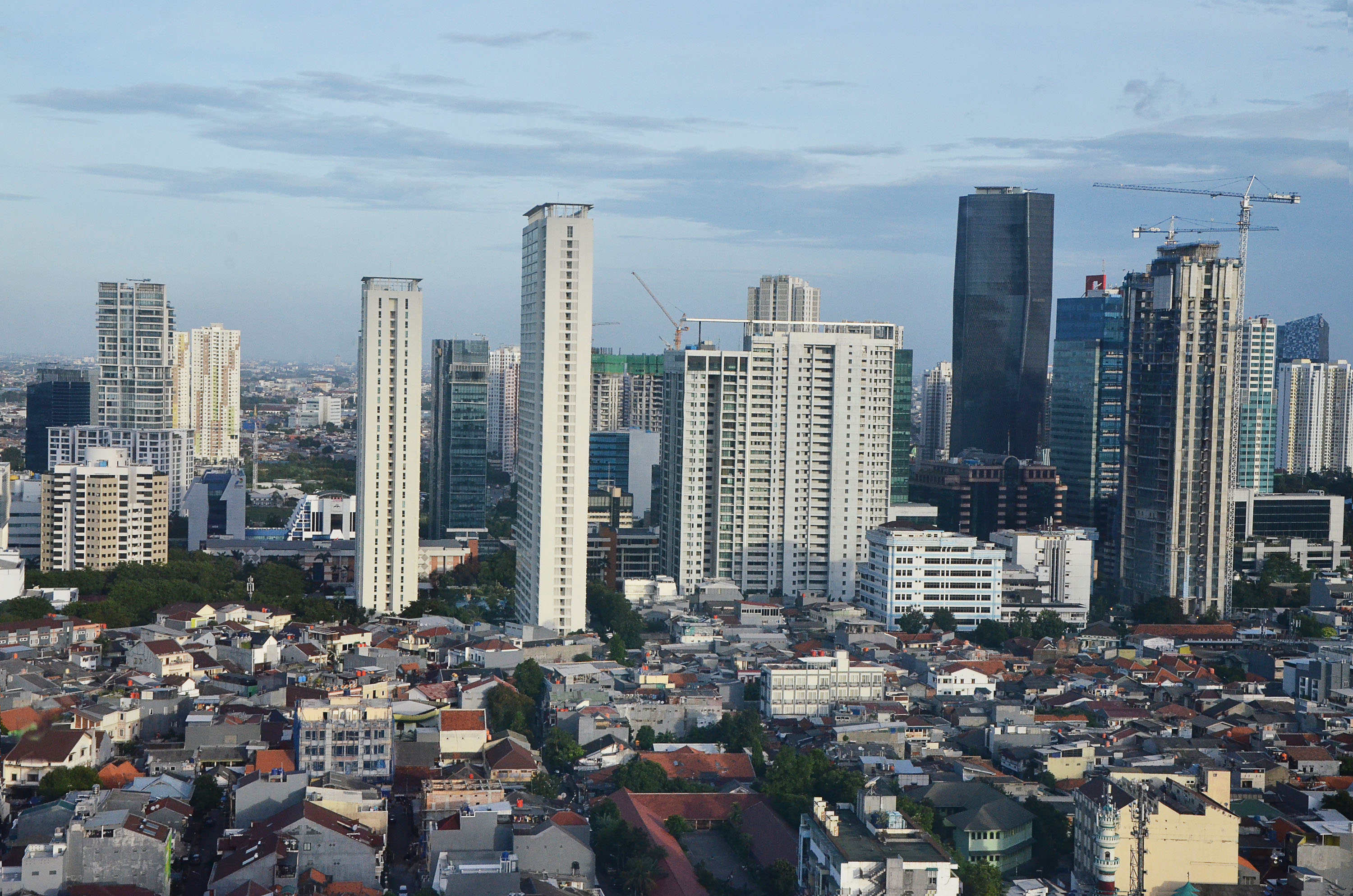 Suasana gedung-gedung perkantoran di daerah Jakarta Pusat, beberapa waktu lalu. 