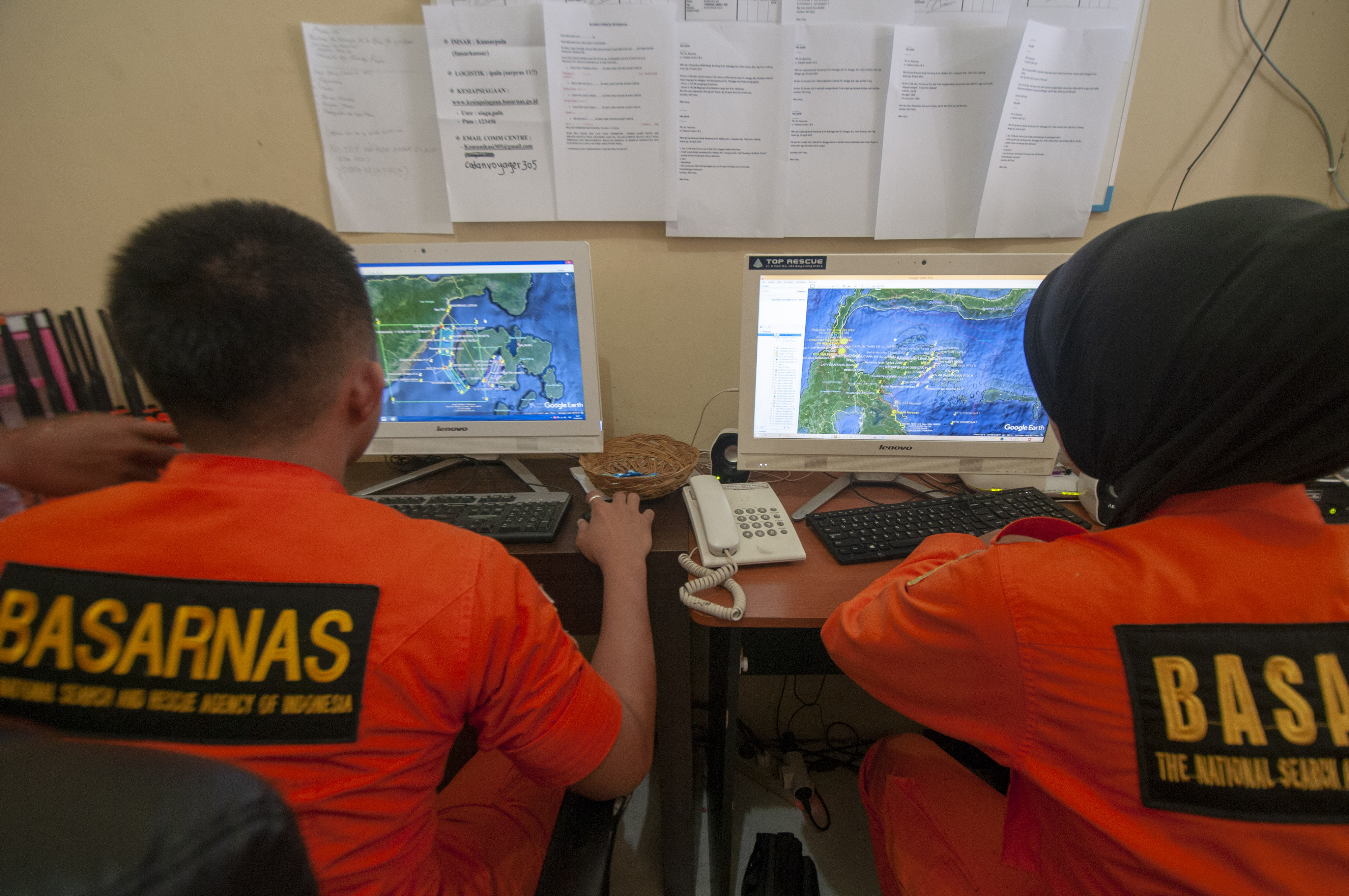 ilustrasi -- tim Basarnas memetakan lokasi pencarian kapal motor yang tenggelam