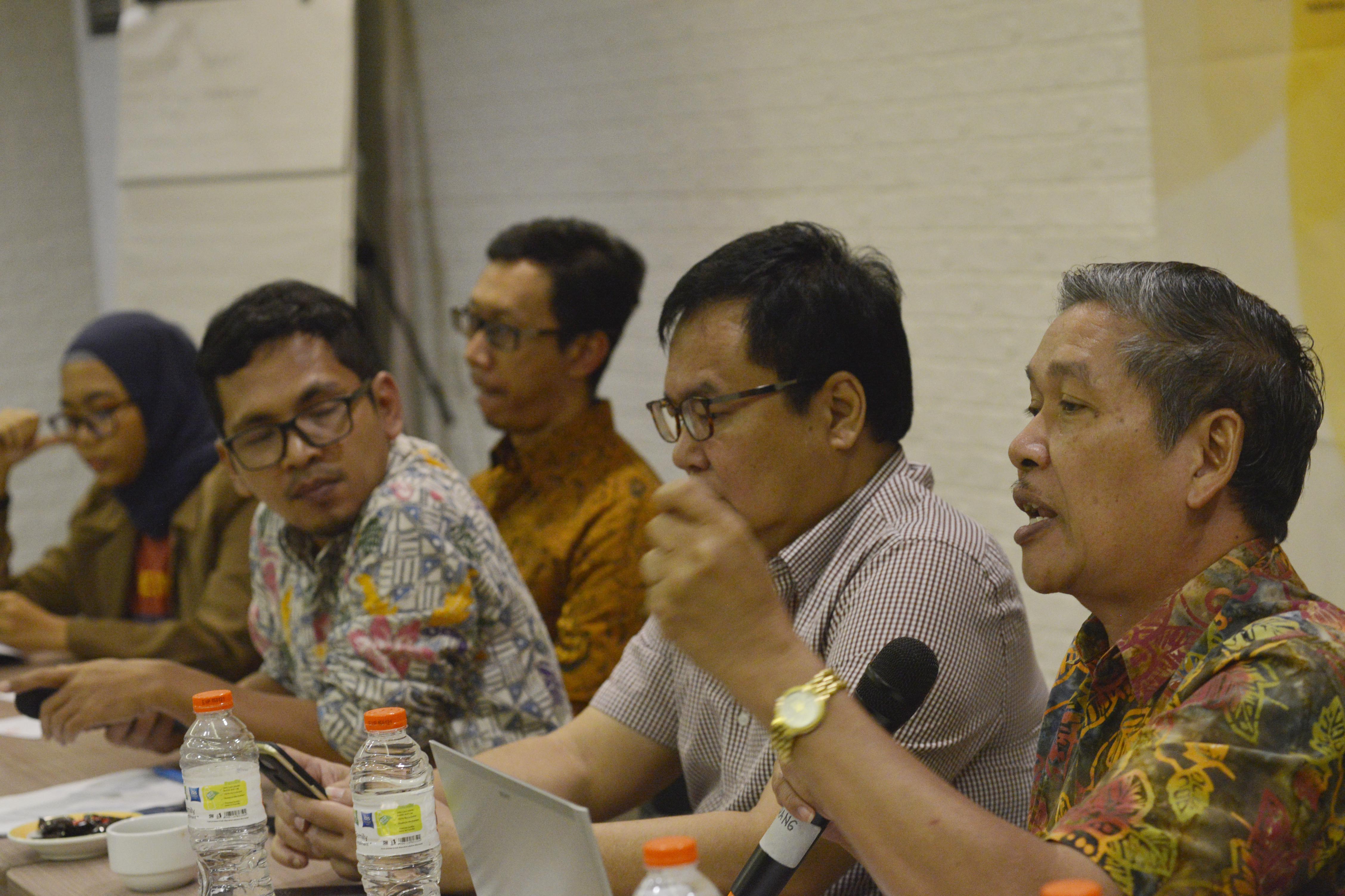 peneliti Noryamin Aini (kanan)