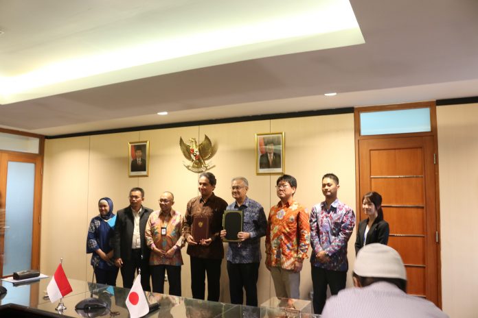 Perwakilan Indonesia dan Jepang Usai Penandatanganan Nota Kesepahaman, Jakarta (25/4).