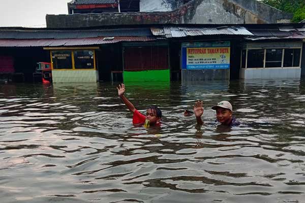Banjir di Jalan Taman Duta- Simpang Raya Bogor, Kelurahan Cisalak, Sukmajaya, Kota Depok