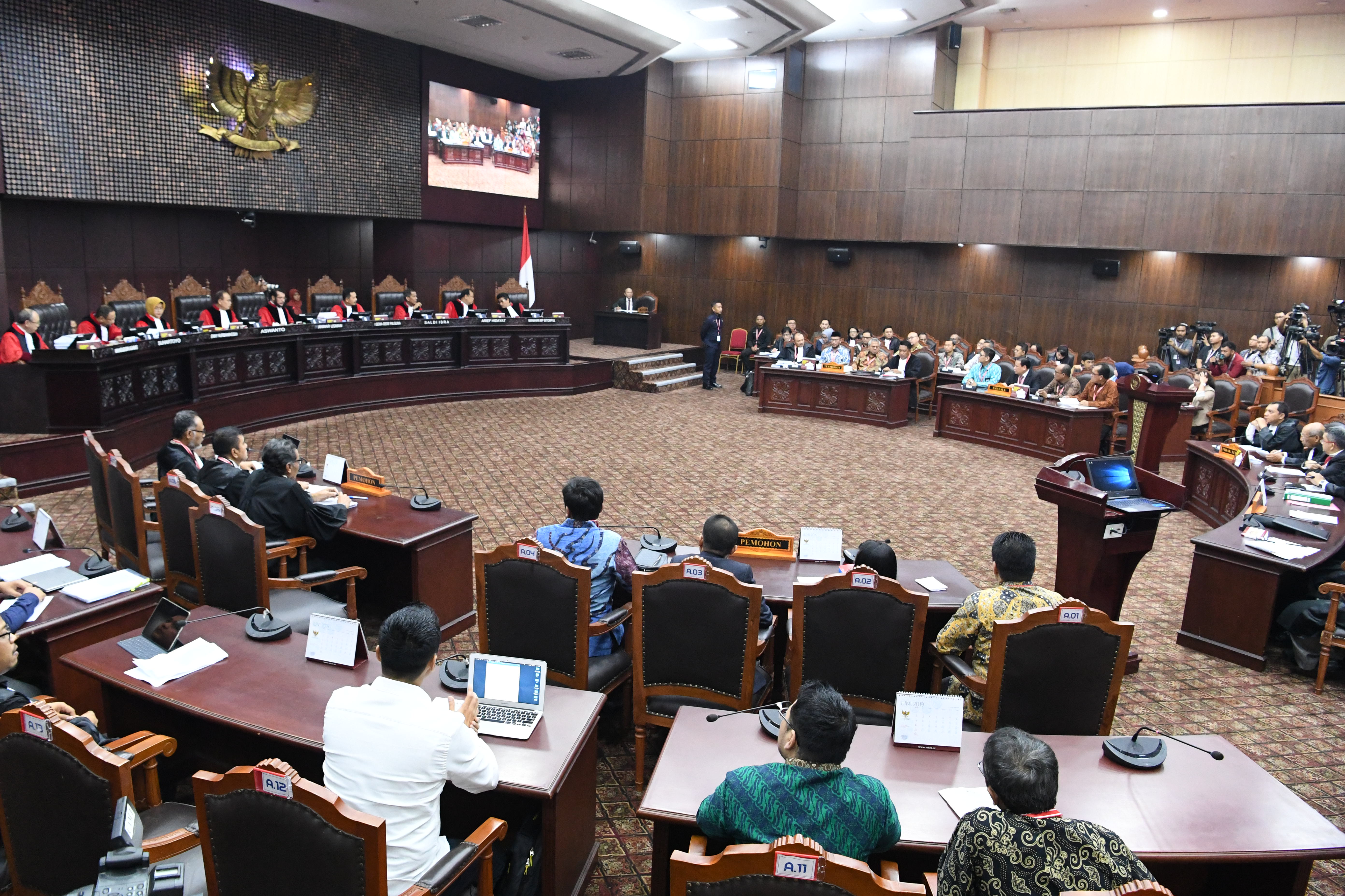  Suasana sidang lanjutan Perselisihan Hasil Pemilihan Umum (PHPU) Pilpres 2019 di gedung Mahkamah Konstitusi, Selasa (18/6)