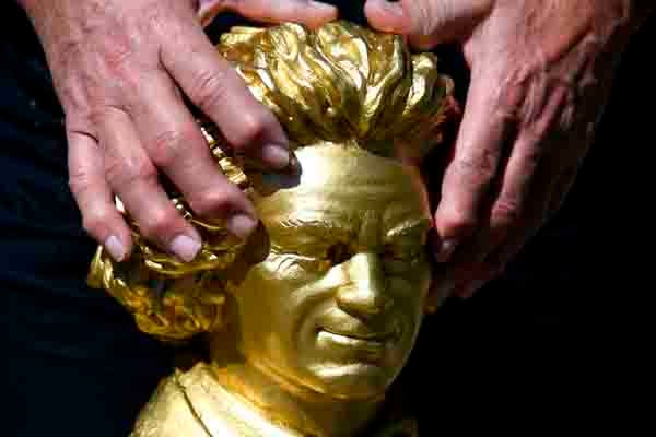 Patung  Ludwig van Beethoven karya pematung Ottmar Hoer.