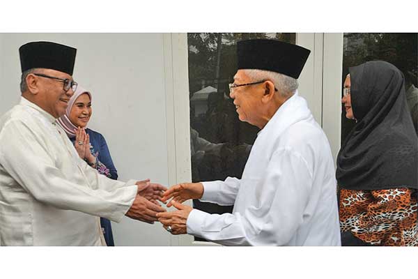 Ketua Dewan Perwakilan Daerah (DPD) Oesman Sapta Odang menyambut kedatangan calon Wakil Presiden Ma’ruf Amin