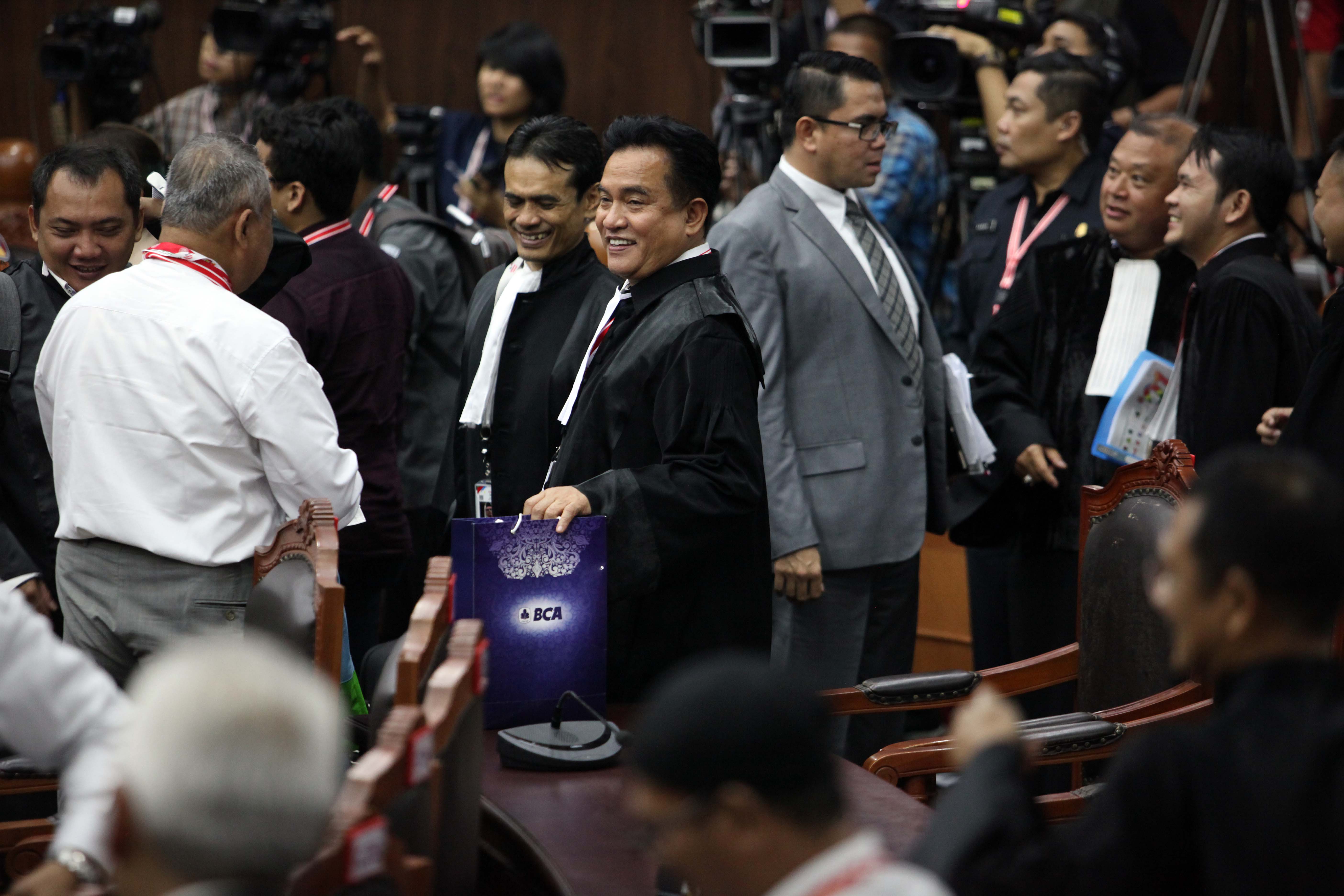 Tim kuasa hukum pasangan calon presiden dan calon wakil presiden nomor urut 01 selaku pihak terkait.