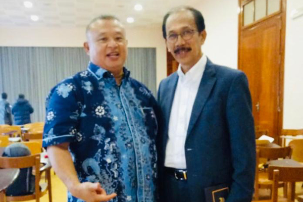 Wasekjen Partai NasDem Fransiskus Taslim (kiri).