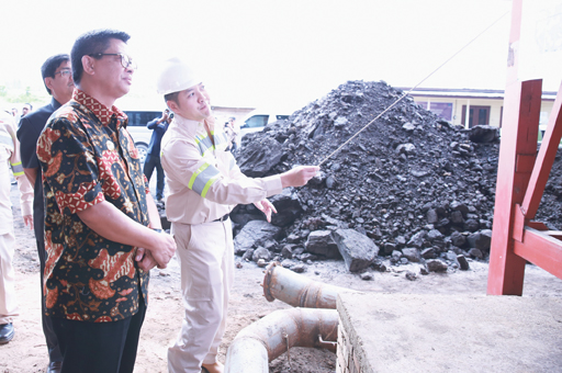 Gubernur Kalimantan Utara  Irianto Lam­brie