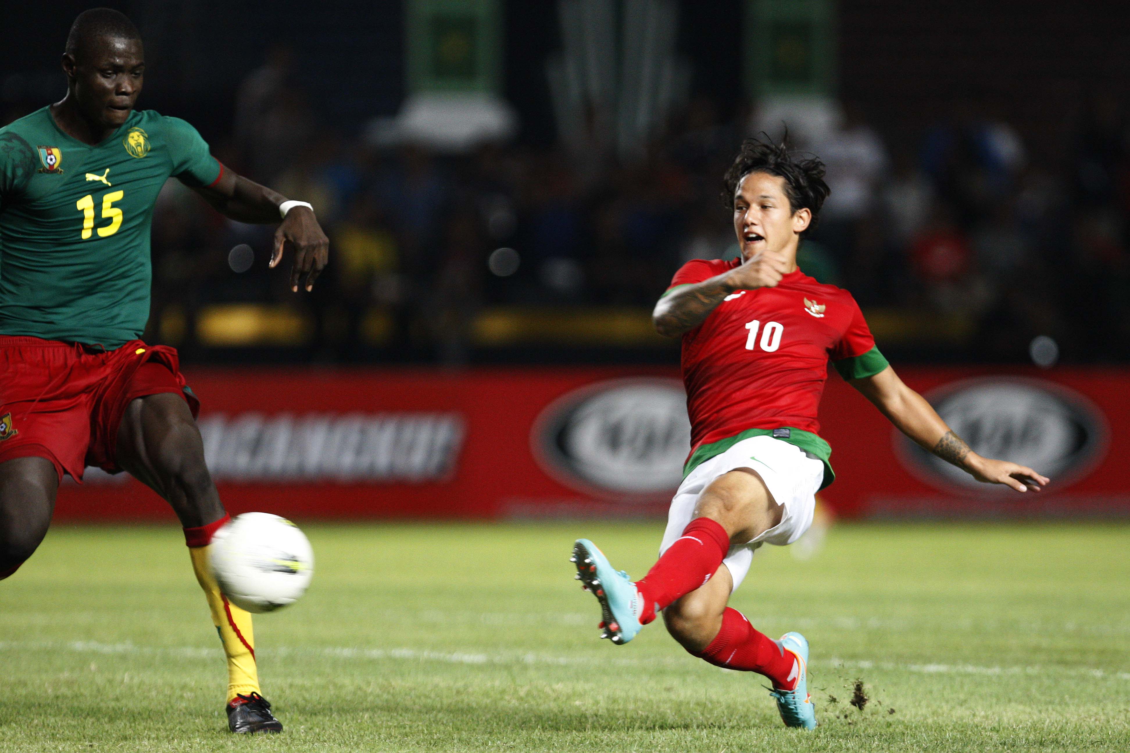 Irfan Bachdim (kanan)